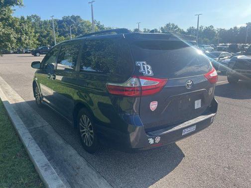 2018 Toyota Sienna XLE