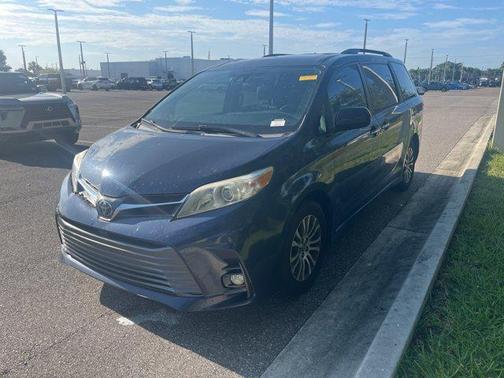 2018 Toyota Sienna XLE