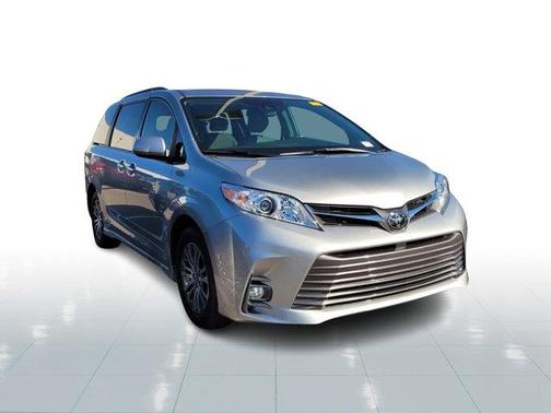 2020 Toyota Sienna XLE