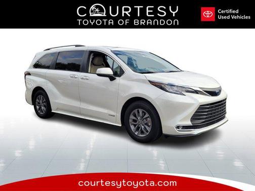 2021 Toyota Sienna XLE 8 Passenger
