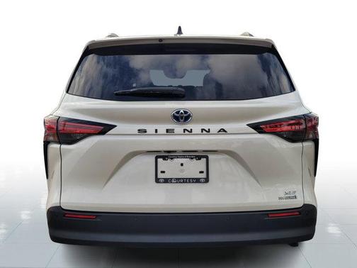 2021 Toyota Sienna XLE 8 Passenger