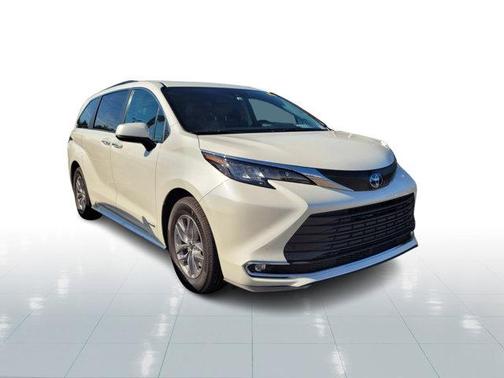 2021 Toyota Sienna XLE 8 Passenger
