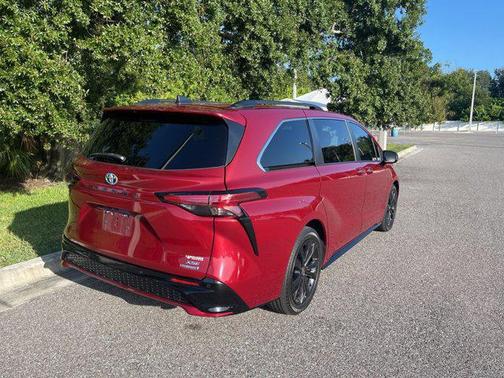 2023 Toyota Sienna XSE 7 Passenger