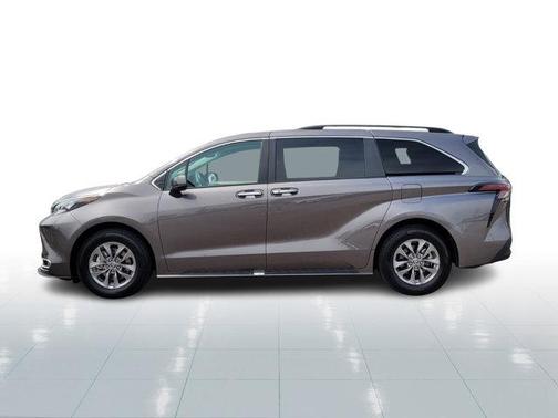 2024 Toyota Sienna XLE 8 Passenger