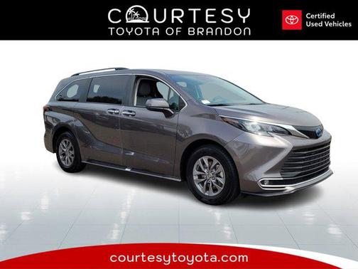 2024 Toyota Sienna XLE 8 Passenger