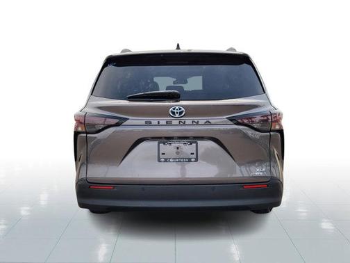 2024 Toyota Sienna XLE 8 Passenger