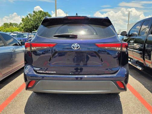 2022 Toyota Highlander L