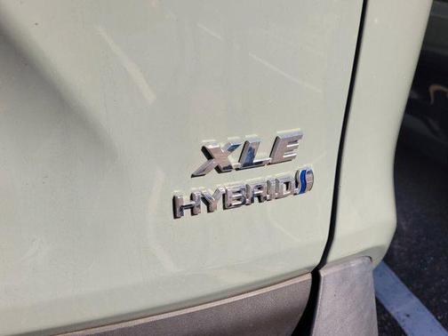 2022 Toyota RAV4 Hybrid XLE Premium