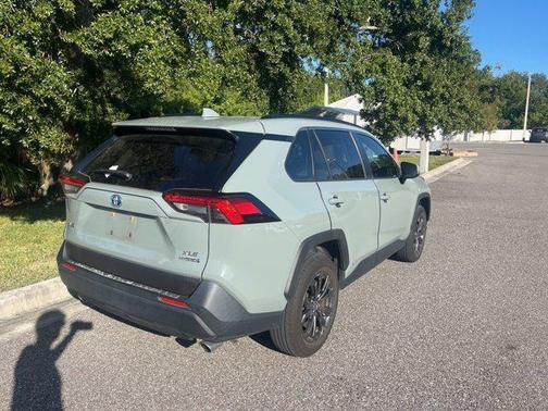 2022 Toyota RAV4 Hybrid XLE Premium