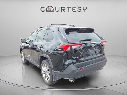 2025 Toyota RAV4 XLE Premium