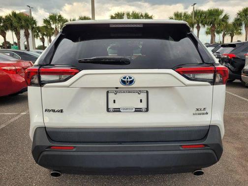 2022 Toyota RAV4 Hybrid XLE