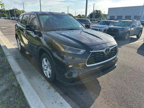 2024 Toyota Highlander LE