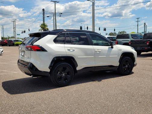 2020 Toyota RAV4 Hybrid SE