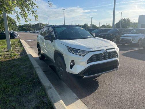 2020 Toyota RAV4 Hybrid SE