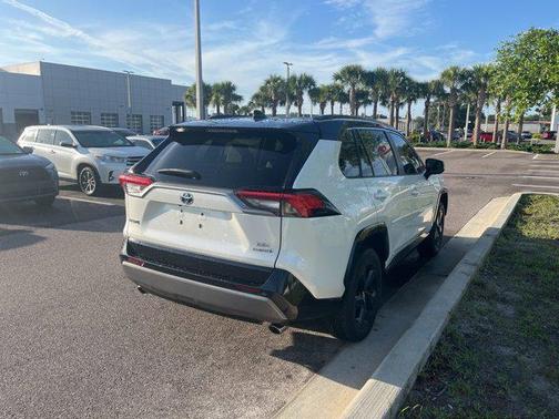 2020 Toyota RAV4 Hybrid SE