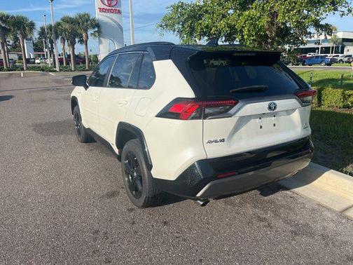 2020 Toyota RAV4 Hybrid SE