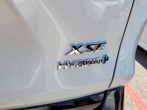 2020 Toyota RAV4 Hybrid SE
