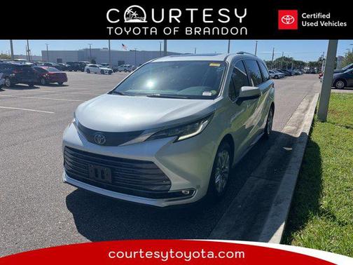 2022 Toyota Sienna Limited 7-Passenger