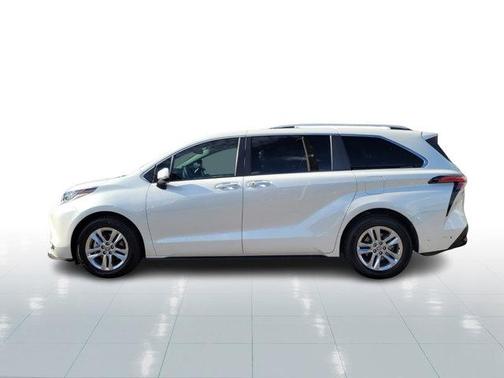 2022 Toyota Sienna Limited 7-Passenger