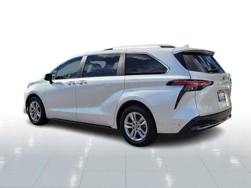 2022 Toyota Sienna Limited 7-Passenger