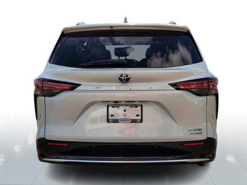 2022 Toyota Sienna Limited 7-Passenger