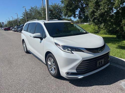 2022 Toyota Sienna Limited 7-Passenger