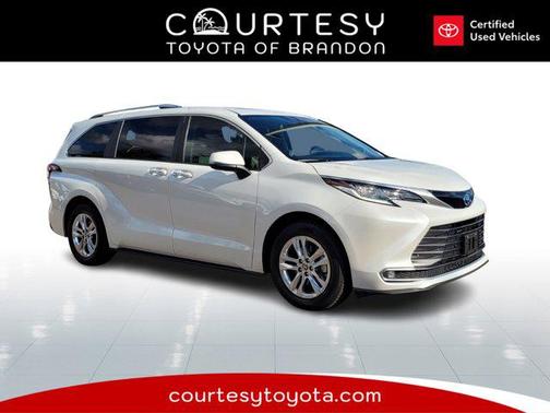 2022 Toyota Sienna Limited 7-Passenger