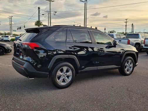 2025 Toyota RAV4 Hybrid XLE