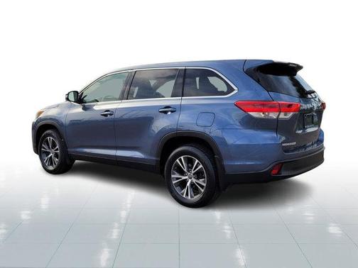 2019 Toyota Highlander LE I4