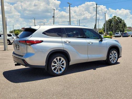 2022 Toyota Highlander Hybrid Limited