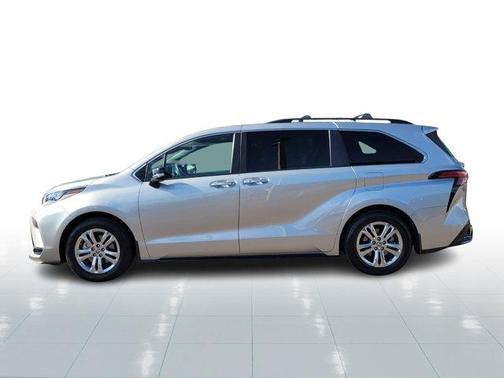 2023 Toyota Sienna XSE 7 Passenger