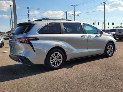 2023 Toyota Sienna XSE 7 Passenger