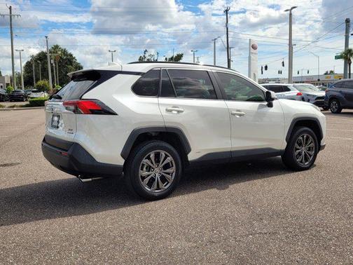 2022 Toyota RAV4 Hybrid XLE Premium