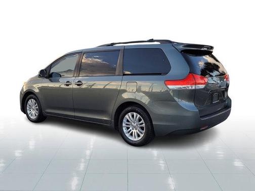 2014 Toyota Sienna XLE