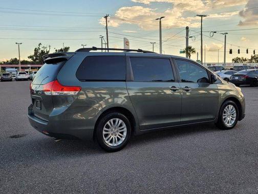 2014 Toyota Sienna XLE