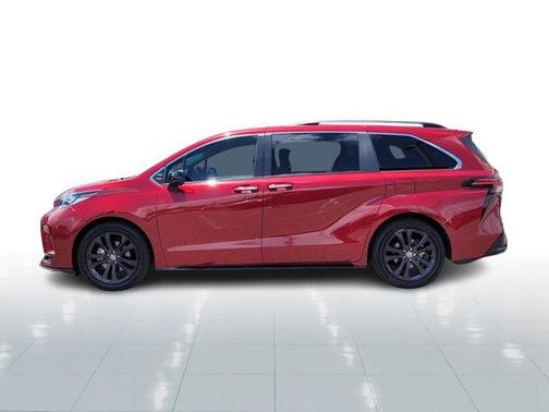2022 Toyota Sienna XSE 7 Passenger