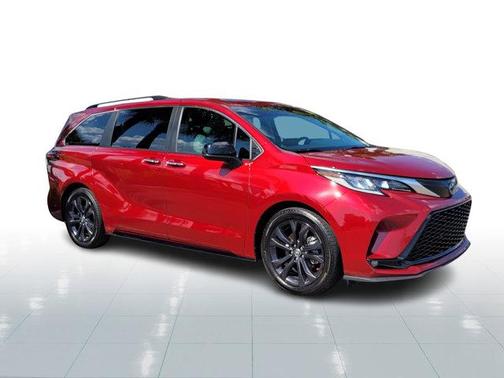 2022 Toyota Sienna XSE 7 Passenger