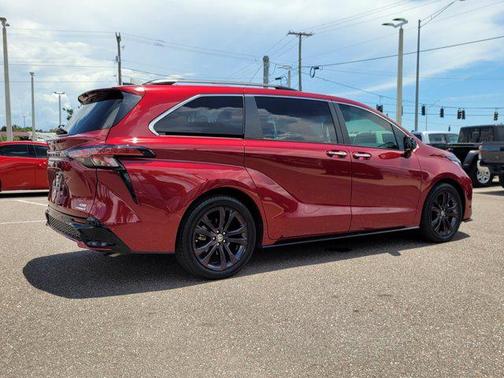2022 Toyota Sienna XSE 7 Passenger