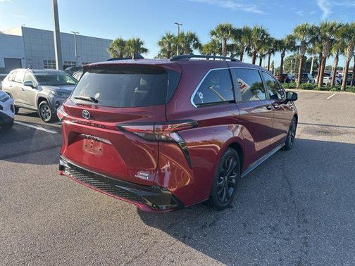 2022 Toyota Sienna XSE 7 Passenger