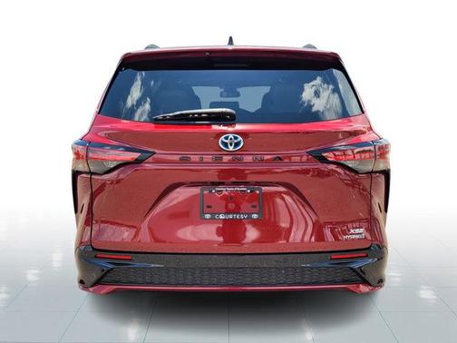2022 Toyota Sienna XSE 7 Passenger