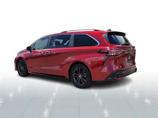 2022 Toyota Sienna XSE 7 Passenger