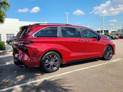 2022 Toyota Sienna XSE 7 Passenger