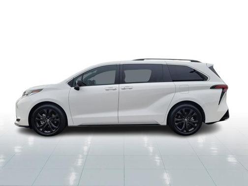 2022 Toyota Sienna XSE 7 Passenger