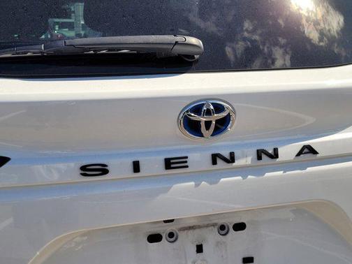 2022 Toyota Sienna XSE 7 Passenger