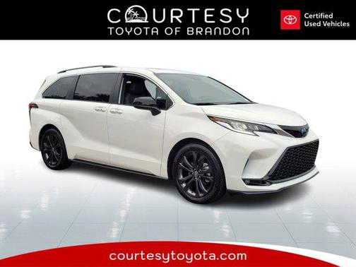 2022 Toyota Sienna XSE 7 Passenger