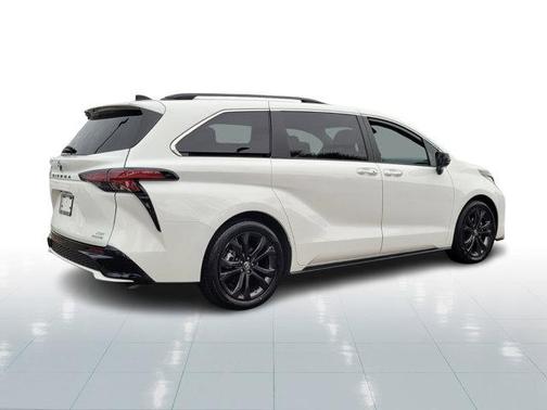 2022 Toyota Sienna XSE 7 Passenger