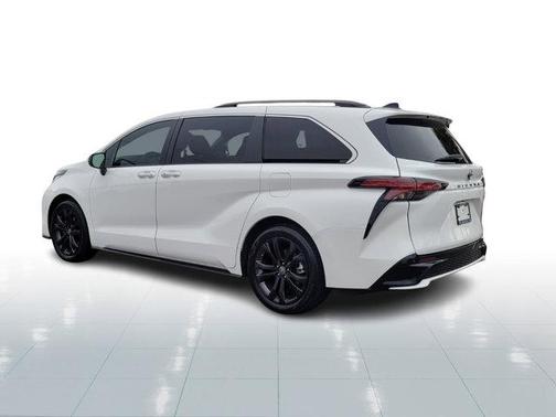 2022 Toyota Sienna XSE 7 Passenger