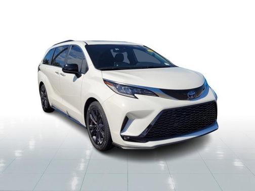 2022 Toyota Sienna XSE 7 Passenger