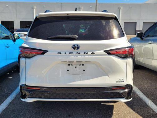 2022 Toyota Sienna XSE 7 Passenger