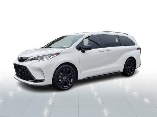 2022 Toyota Sienna XSE 7 Passenger